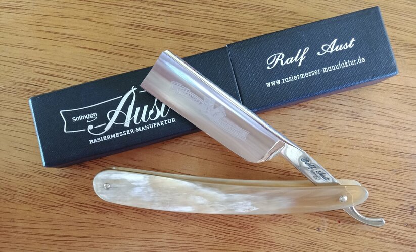 Ralf Aust 6/8, full hollow, American (square) point, in natural horn scales