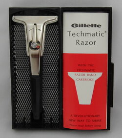 Vintage_Gillette_Techmatic_Safety_Razor_With_Techmatic_Razor_Band_Cartridge,_Circa_1975_(26730...jpg