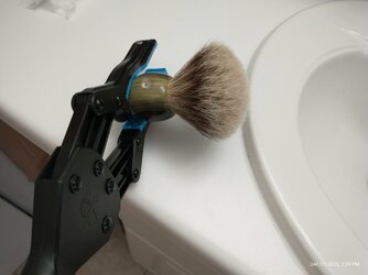 Gisung 30 Inch Grabber Tool w. Shaving Brush (close).jpg