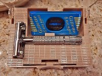 Gillette 1955 Super Speed Flare Tip Date Code A1 with Case and 6 Blade Blue Blade Dispenser.JPG