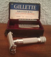 Gillette 2nd Gen Aristocrat Razor1.jpg