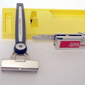 Schick Adjustaable Injector Razor & Case