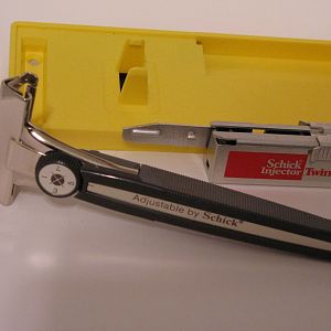 Schick Adjustaable Injector Razor & Case