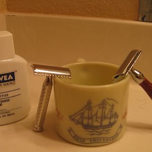 Razors/Aftershave Balm/Shaving Mug