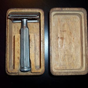 A very common german Razor in selfmade wooden Box