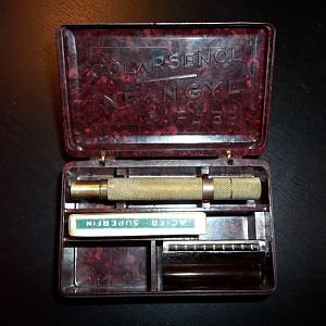 A Servus / Needle Point Razor in uncommon Case