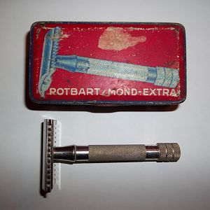 A Rotbart Mond-Extra with its typical Tin