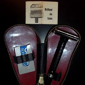 A very Rare Brillant DeLuxe Adjustable Razor