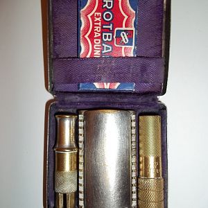 A Rare Henckels Zwillingswerk Travel Razor