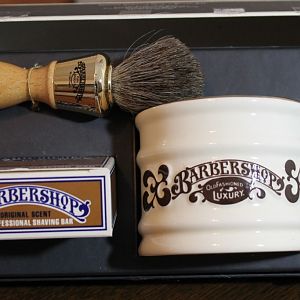 NOS 1976 barber shop shaving set