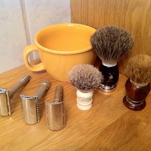 Brushes, Razors and cup