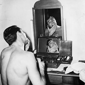 Cary Grant shaving