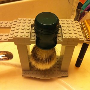 Lego brush and razor stand v2