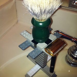 Lego Brick brush and razor stand V4