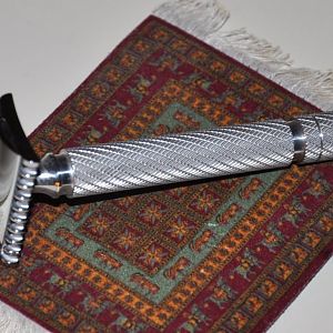 Mühle R41 razor with UFO Kaiser handle
