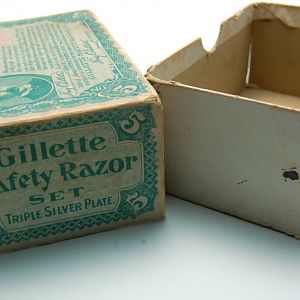 1906 Gillette Script Single Ring Set With Shipper - 6