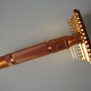 bar handle long comb new,  Red and Black Set razor