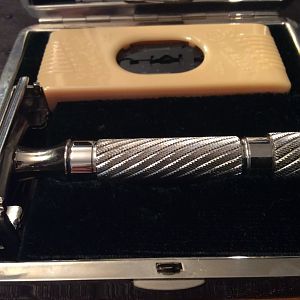 Gillette Executive rhodium with case