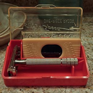 Gillette 1949 NDC Super Speed Razor with Styrene Case and Speed Pak Dispenser