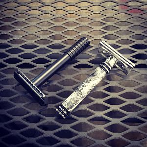 Powder coated safety razor