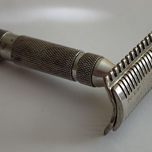 Grand Shave King Self-Lubricating Razor