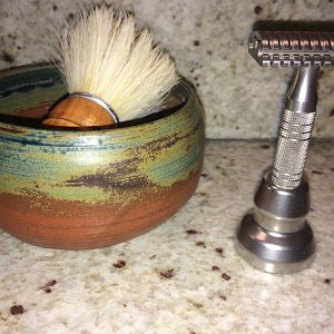 Timelss Stand Brush Bowl