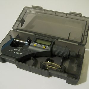 iGAGING 0--1 in. IP40 Digital Micrometer - Open Case