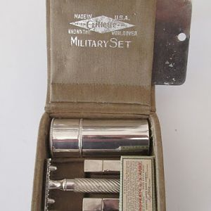 1918 Gillette Military Set