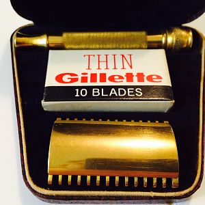 Unidentified Gillette set in a unique case