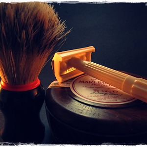 SOTD Bakelite slant