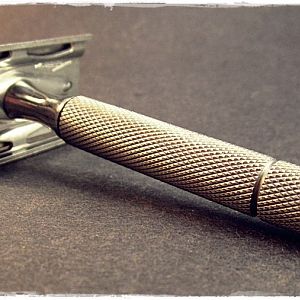 Gillette Tech, Lux Handle