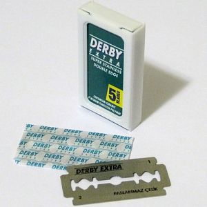 Derby Extra (Pre-2016) - Five-Blade Box and Blades - Angled View