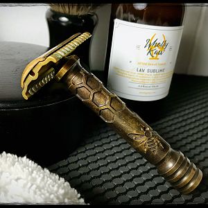 Charcoal Stinger handle + Gillette head