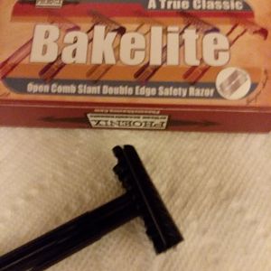 Phoenix Bakelite Open Comb - Black